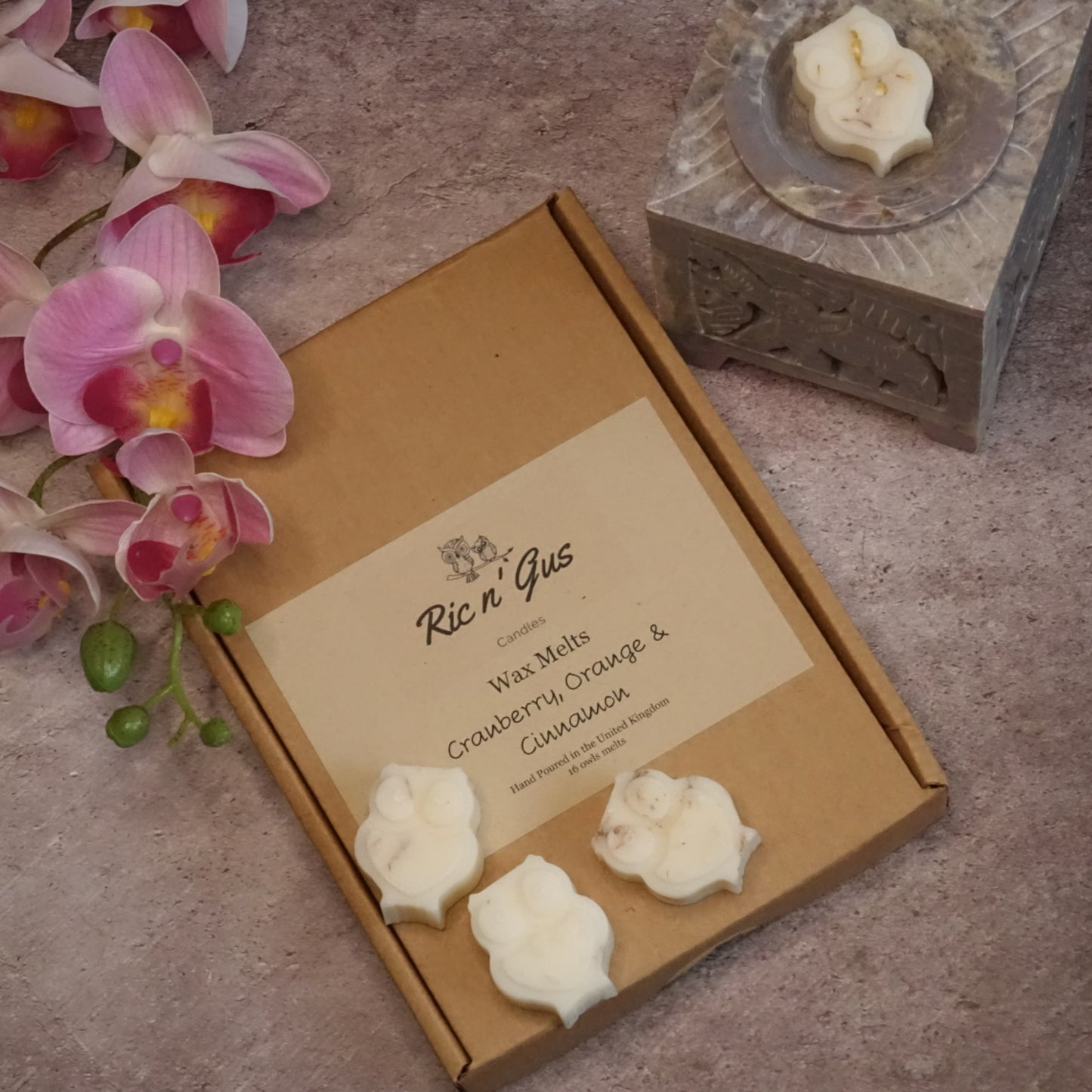 Ric n'Gus candles Cranberry, Orange & Cinnamon highly scented botanical natural coconut & rapeseed wax melts 1