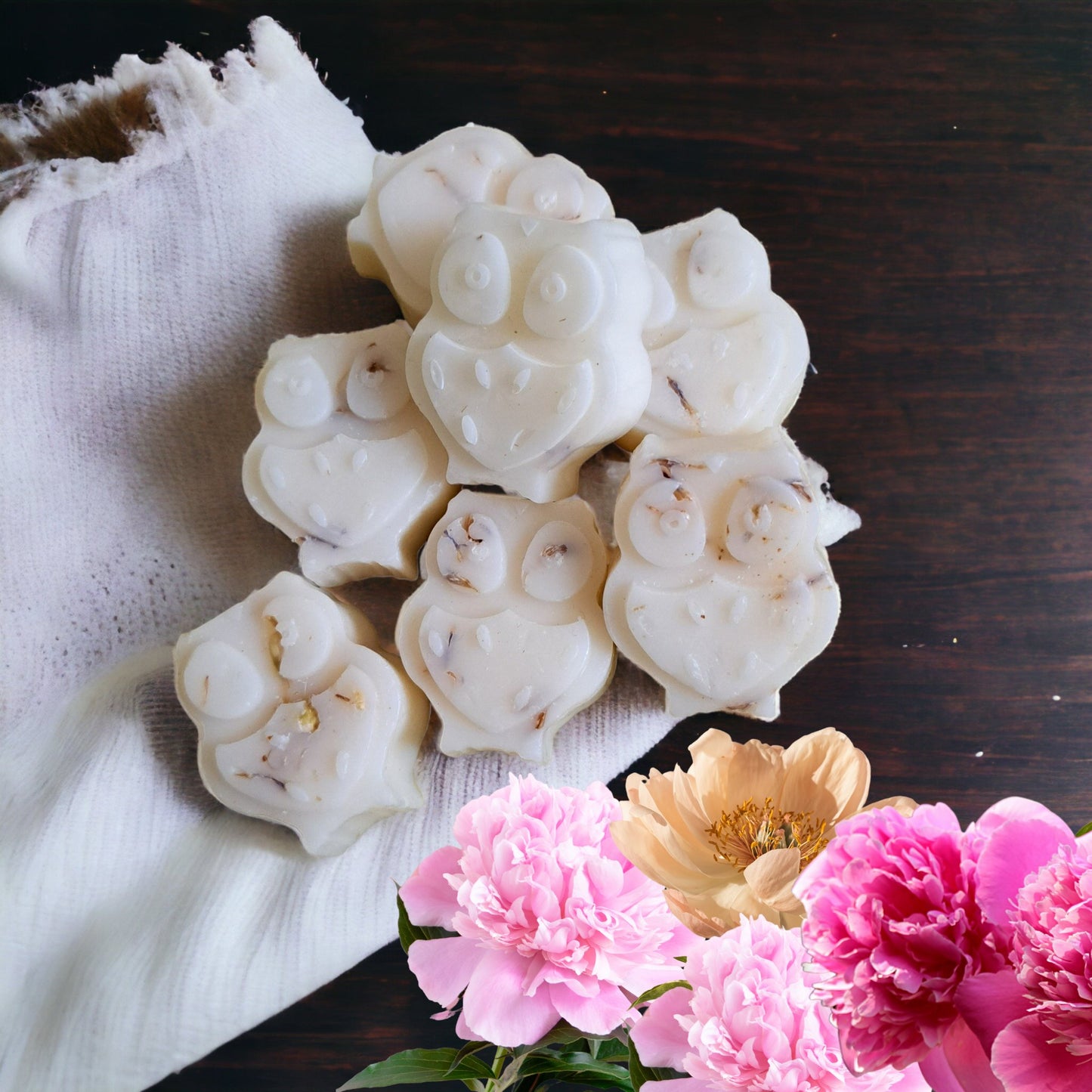 natural highly scented wax melts ric n'gus candles happiness peony and blush suede 3