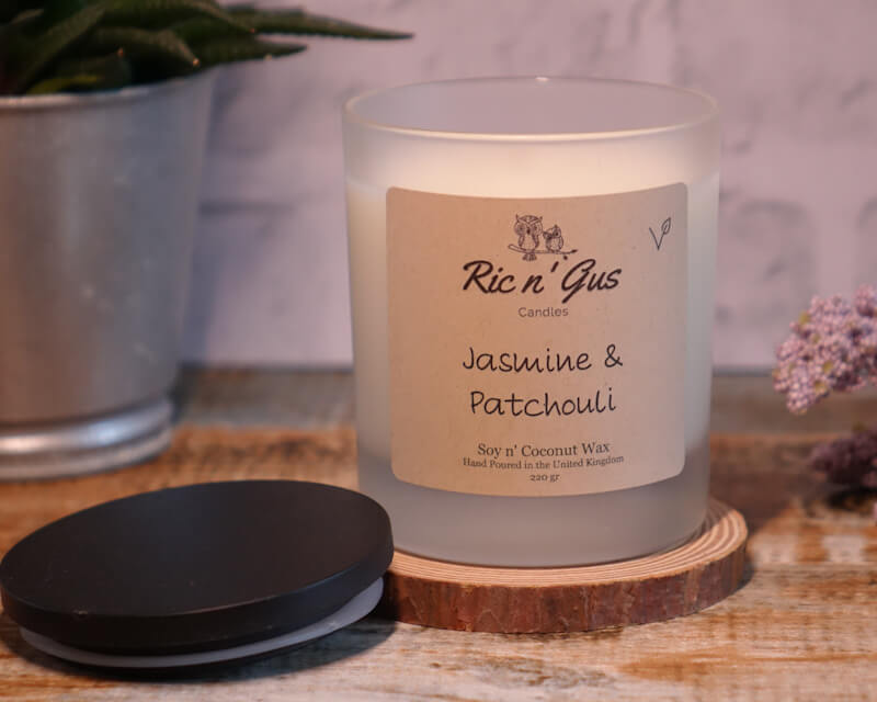 Luxury soy candle in coconut with aroma of offers Patchouli and Jasmine, Hand Made, ECO