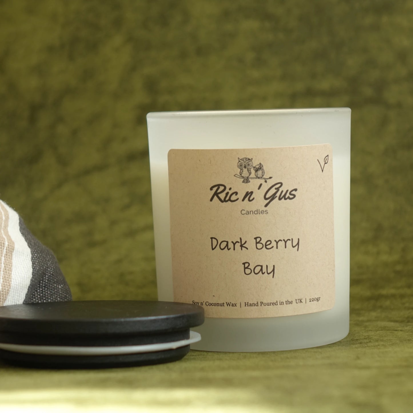 blackberry and bay scented candle ric n'gus candles coconut soy wax (4)