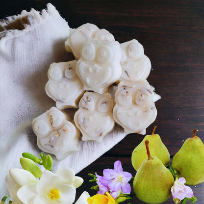 botanical natural wax melts pear and freesia ric n'gus candles (3)