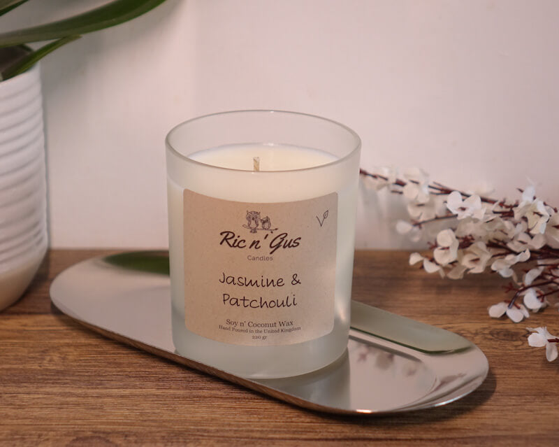 Luxury soy candle in coconut with aroma of Patchouli and Jasmine, Hand store Made, ECO